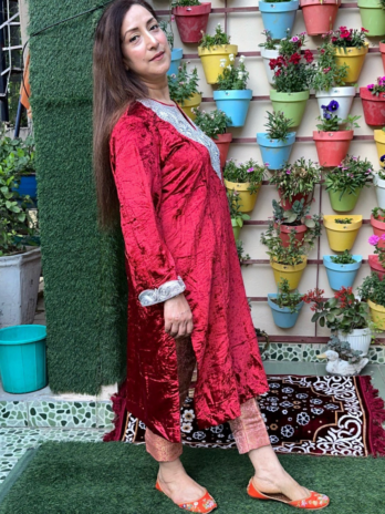 Velvet Tilla Work Pheran Maroon